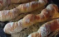 Façonner des baguettes de pain