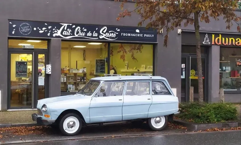 Les nouveaux meubles froids de la fromagerie Pauly Lait Cru de la Seine